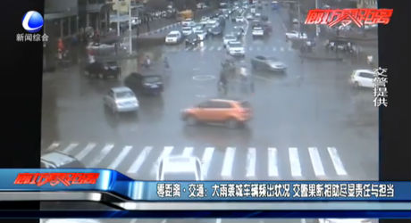 零距離·交通：大雨襲城車輛頻出狀況 交警果斷相助盡顯責任與擔當