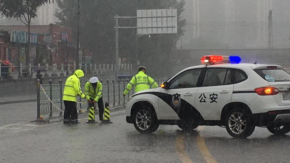 廊坊交警：雨再大也澆不滅他們的責任與擔當！