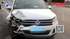 廊滄高速兩車突然相撞 損失嚴(yán)重