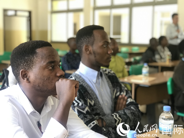 當(dāng)?shù)貢r(shí)間4月8日，阿里巴巴商學(xué)院在盧旺達(dá)首都基加利進(jìn)行宣講面試 