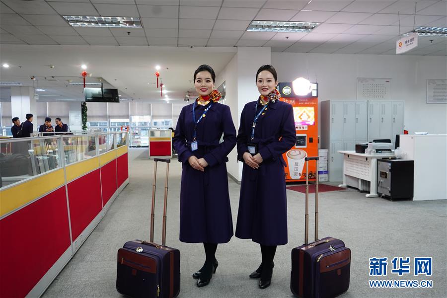 (關(guān)注春運(yùn)·圖文互動(dòng))(2)有一種堅(jiān)守 叫為了團(tuán)聚的別離