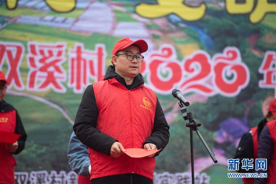 （新春走基層·圖文互動）（1）村晚“說唱”唱什么？